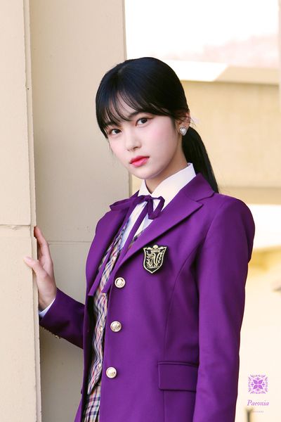 File:Jisoo - Paeonia promo.jpg