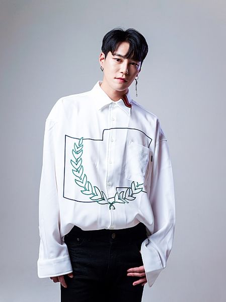 File:Kyungjin - FAKER promo.jpg