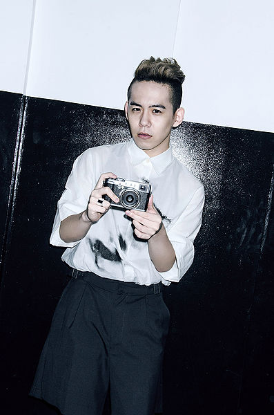 File:Shimizu Shota - WOMAN DON'T CRY promo.jpg
