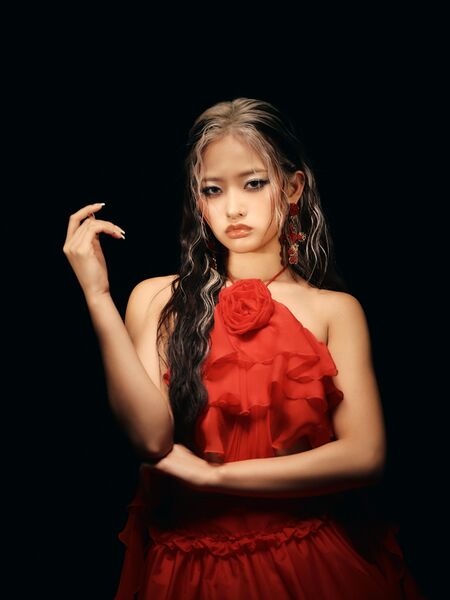 File:Yuri - HANA promo.jpg