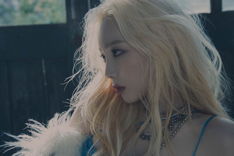 File:Taeyeon - INVU promo2.jpg