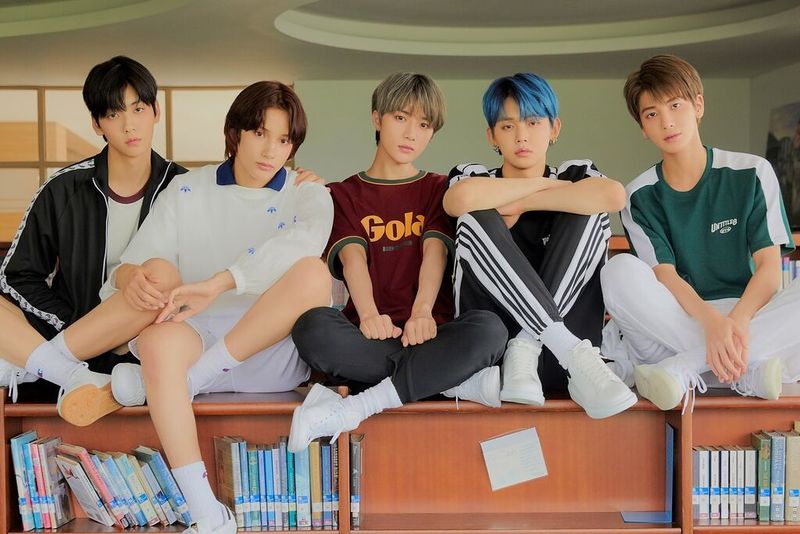 File:TXT - THE DREAM CHAPTER MAGIC promo.jpg