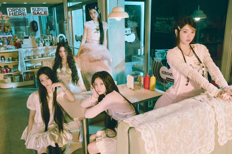 File:ILLIT - Toki yo Tomare promo.jpg