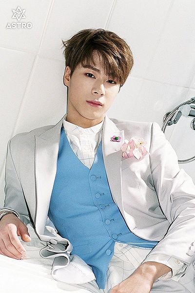 File:MoonBin-WD.jpg