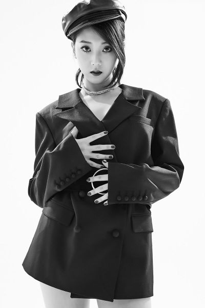 File:Seung Yeon - BLACK DRESS promo.jpg