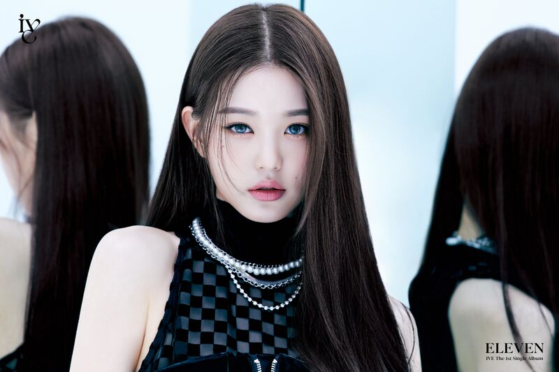 File:Wonyoung - ELEVEN promo.jpg