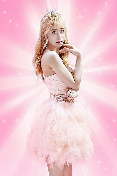 File:AOA Cream Yuna promo.jpg