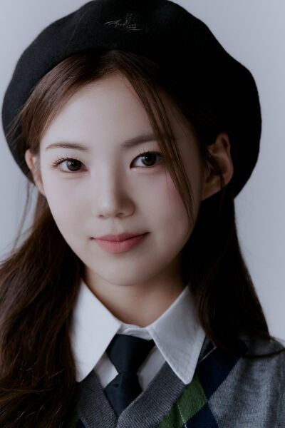 File:Chaewon.jpg