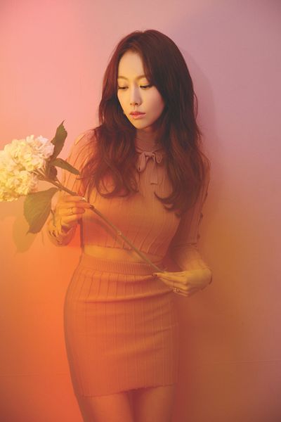 File:Yeoeun - KISS ON THE LIPS promo.jpg