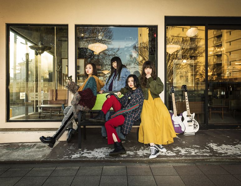 File:GIRLFRIEND - CHOCOLATE promo2.jpg
