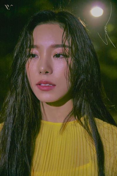 File:Wheein - soar promo.jpg
