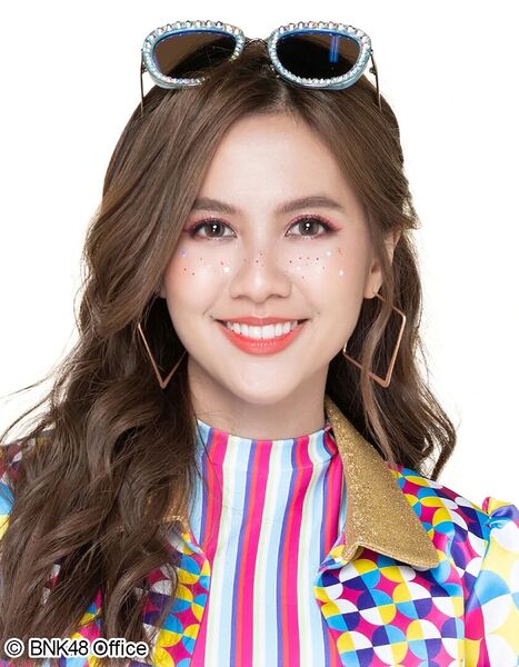 File:BNK48 Namneung 2019.jpg