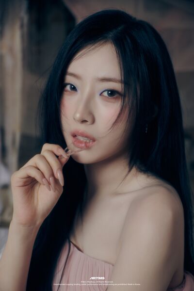 File:HaSeul - Club Icarus promo2.jpg