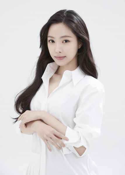 File:Son Na Eun 2021.jpg