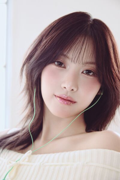 File:Liv - lip bomb promo.jpg