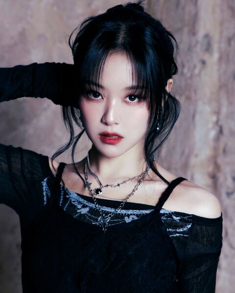 File:Hyunjin - Sarangieossneunde promo2.jpg