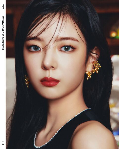 File:Lia - GOLD promo.jpg