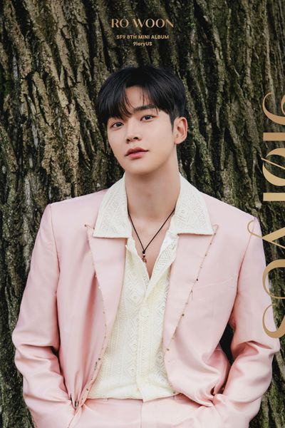 File:Rowoon - 9loryUS promo.jpg