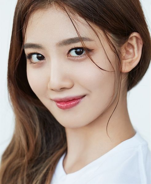 File:Cherry Bullet Yuju.jpg