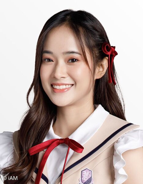 File:BNK48 Earn 2021.jpg