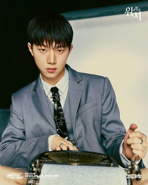 File:Hyunwoo - HOUSE OF TRICKY WATCH OUT promo.jpg