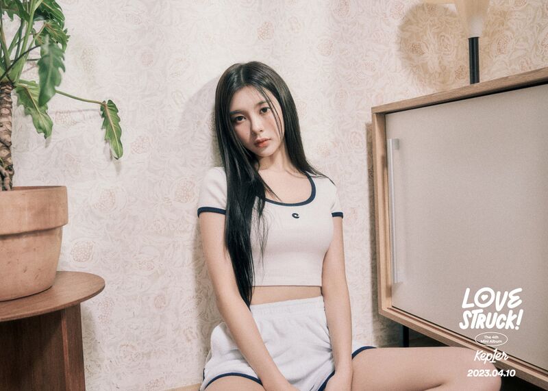 File:Dayeon - LOVESTRUCK! promo.jpg