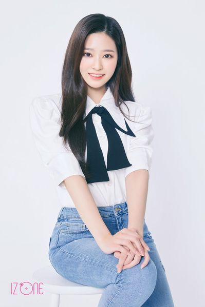 File:IZONE Kim Minju.jpg