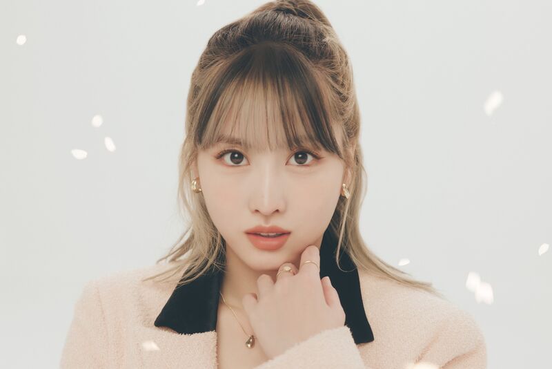 File:Momo - TWICE4 promo.jpg