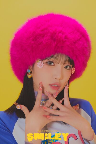 File:YENA - SMiLEY promo.jpg